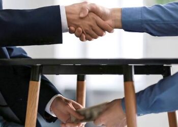 Eluding Justice: High-Ranking Officials Accused of Corruption Allegedly Flee from Law Enforcement