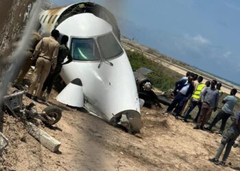 BREAKING: Plane crashes at Mogadishu airport
