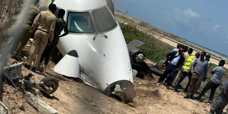 BREAKING: Plane crashes at Mogadishu airport