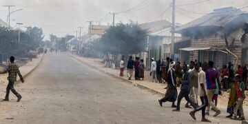 Smoke rises over a Baidoa street after clashes between federal troops and forces loyal to Laftagareen