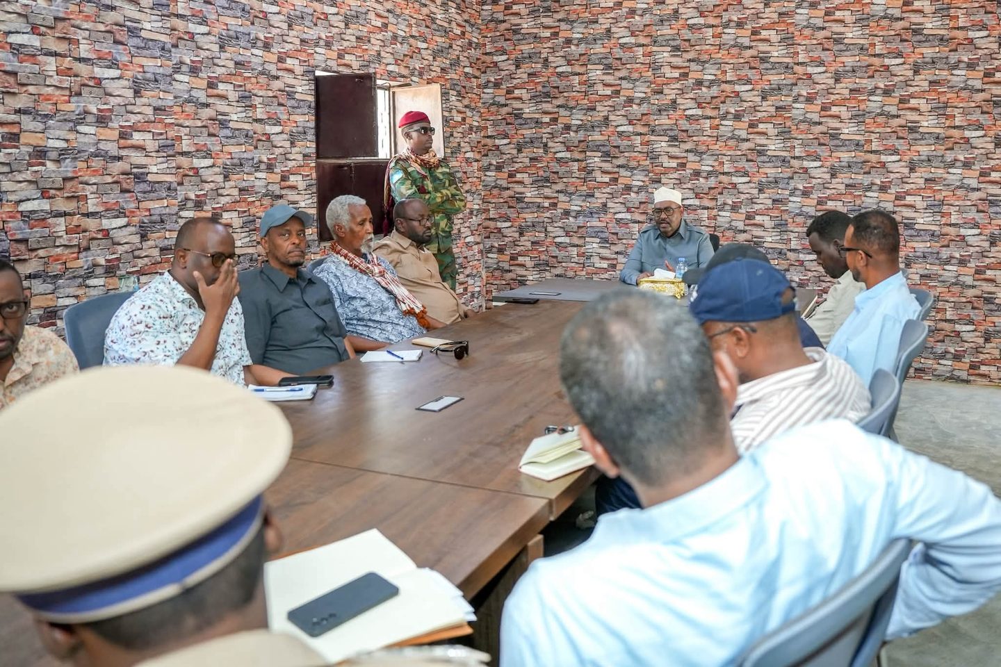 President Said Abdullahi Deni meeting Baargaal district and Raas Caseyr regional officials during his tour of Puntland's far eastern districts